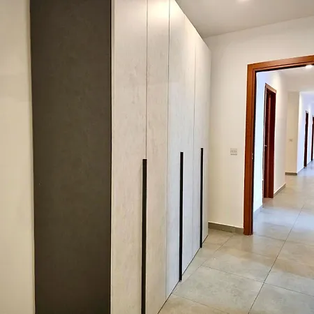 アパート Bright & Spacious 3br Great Location *