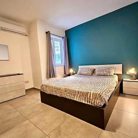 Bright & Spacious 3br Great Location *
