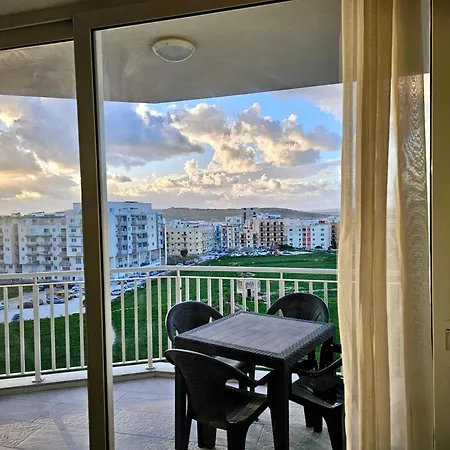 アパート Bright & Spacious 3br Great Location *