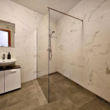 アパート Bright & Spacious 3br Great Location