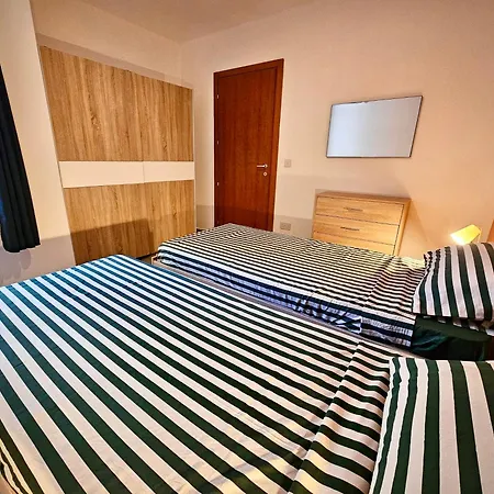 Bright & Spacious 3br Great Location セント・ポールズ・ベイ