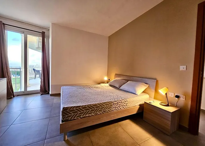 Bright & Spacious 3br Sleeps 7 Great Location